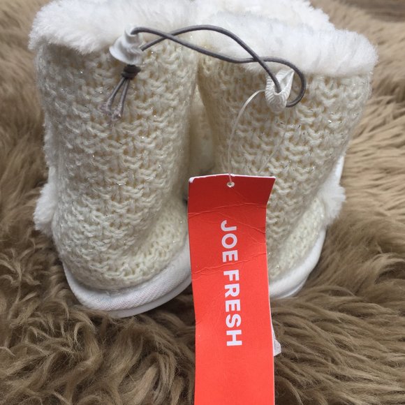 NWT Joe Fresh white fox winter slippers - size 9/10 - Picture 3 of 6
